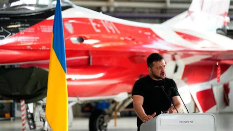 Zelenskyy thanks Danes in person for F-16s, though the planes won’t have an immediate war impact